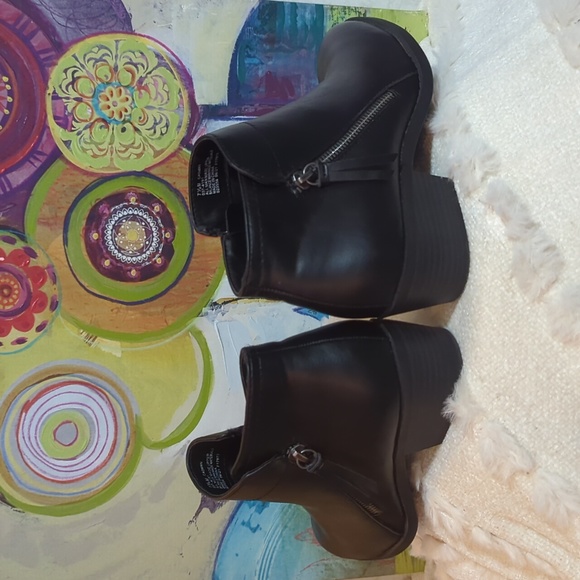 Arizona Cadman Women's Bootie Black Nwot SZ 7.5 - Picture 4 of 9